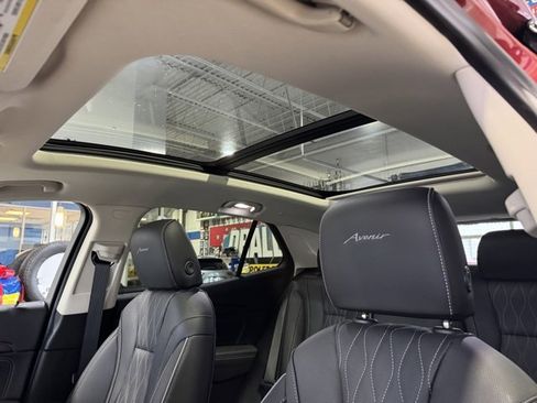 Used 2023 Buick Envision Avenir image 9