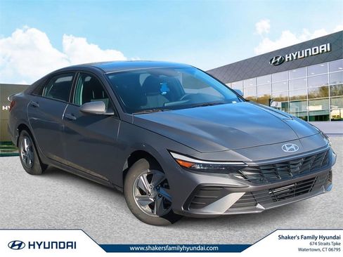 Used 2024 Hyundai Elantra SE image 1