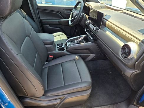 Used 2023 Chevrolet Colorado LT w/ LT Convenience Package III AWD/4WD image 3