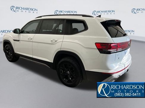 Used 2024 Volkswagen Atlas Peak Edition SE image 3