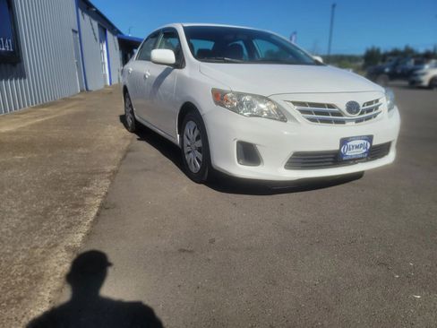 Used 2013 Toyota Corolla LE FWD image 4