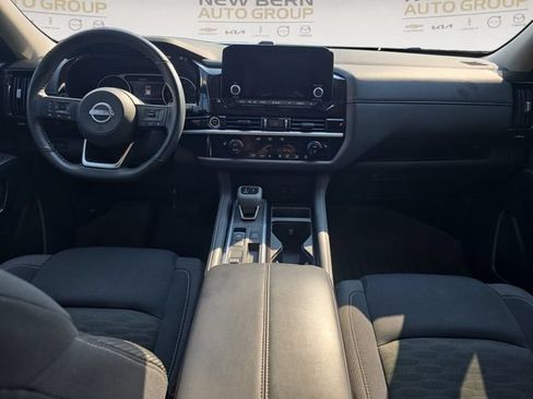 Used 2024 Nissan Pathfinder SV w/ SV Premium Package FWD image 10