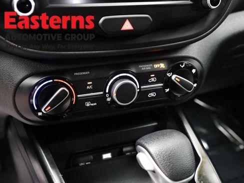 Used 2025 Kia Soul LX w/ LX Technology Package FWD image 19