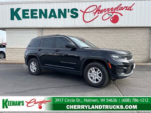 Used 2023 Jeep Grand Cherokee Laredo image 1