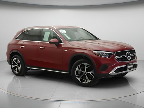 Used 2025 Mercedes-Benz GLC 350e 4MATIC image 32