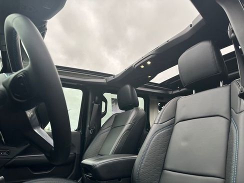 Used 2024 Jeep Wrangler High Altitude image 12