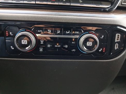 Used 2024 Chevrolet Silverado 2500 LT image 38