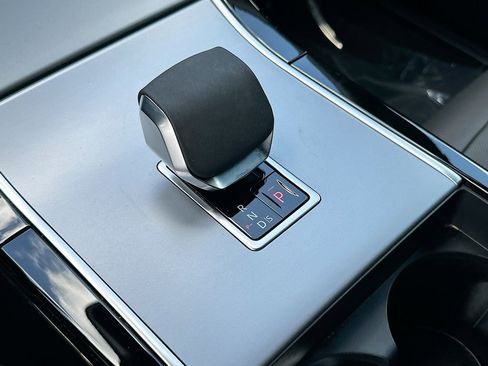 Used 2025 Land Rover Range Rover Evoque S image 18