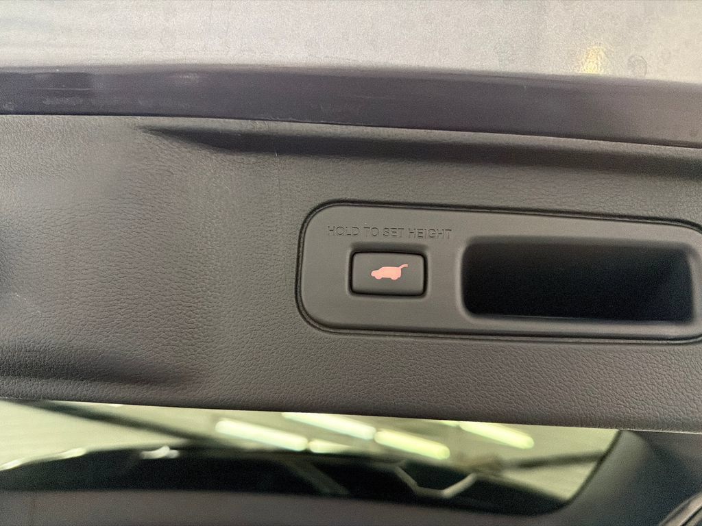 Used 2025 Honda Pilot Black Edition image 21