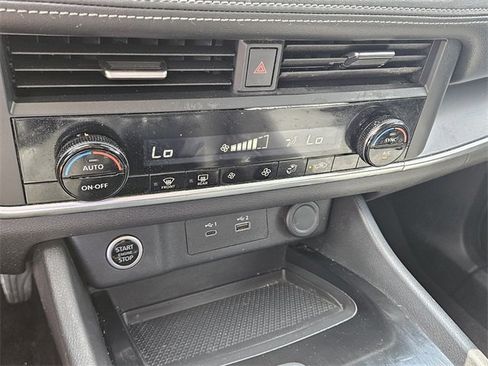 Used 2023 Nissan Rogue SV image 21