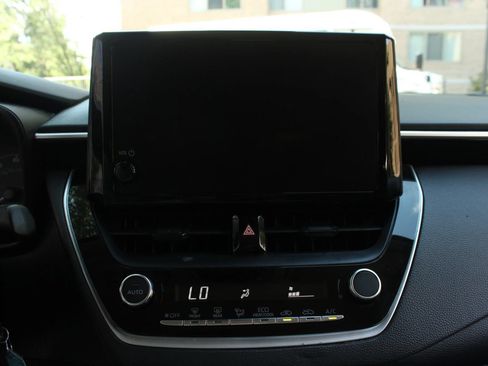 Used 2023 Toyota Corolla LE FWD image 31