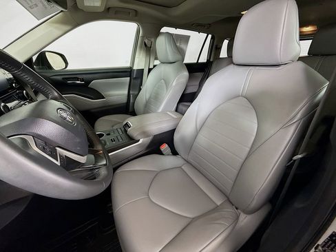 Certified 2022 Toyota Highlander XLE image 20