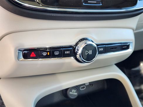 New 2026 Volvo XC40 B5 Ultra w/ Climate Package image 16