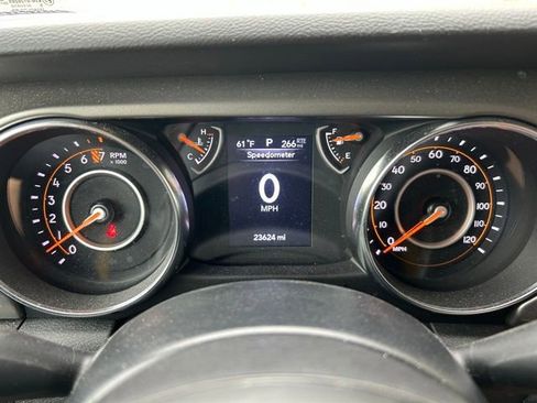 Certified 2022 Jeep Gladiator Sport AWD/4WD image 2