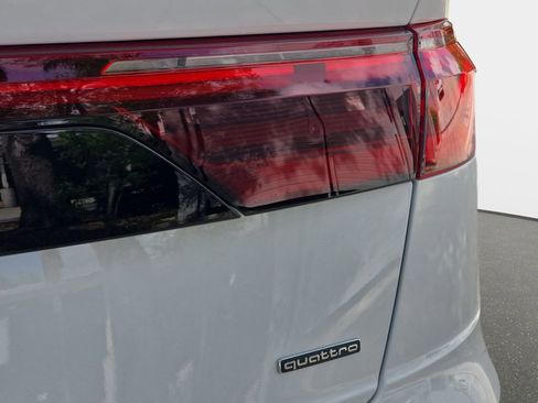 Certified 2025 Audi Q8 Premium Plus w/ Premium Plus Package AWD/4WD image 30