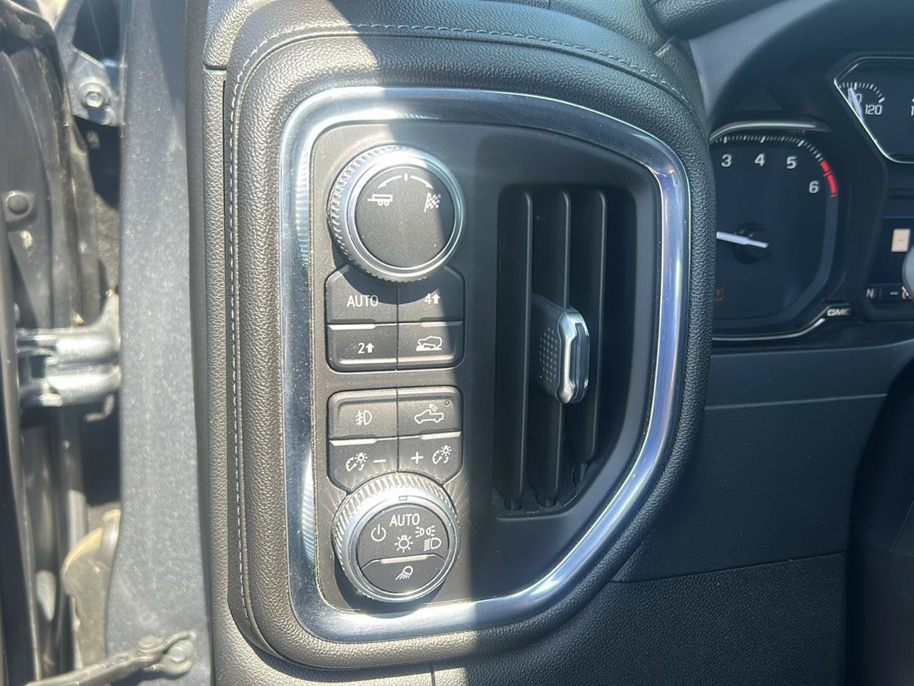 Used 2019 GMC Sierra 1500 SLT w/ SLT Premium Package AWD/4WD image 16