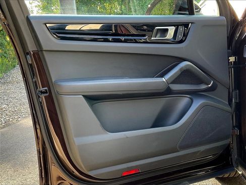 Certified 2023 Porsche Cayenne image 27
