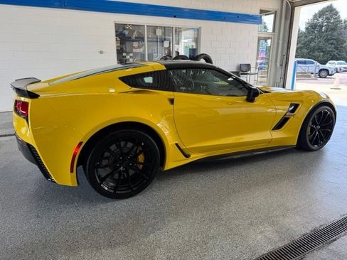 Used 2019 Chevrolet Corvette Grand Sport w/ Carbon Flash Badge Package RWD image 9
