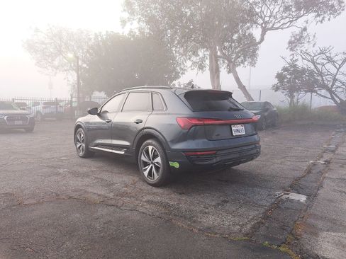 Used 2024 Audi Q8 e-tron Premium image 4