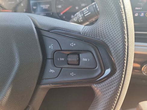 Used 2025 Chevrolet Trax LS FWD image 28