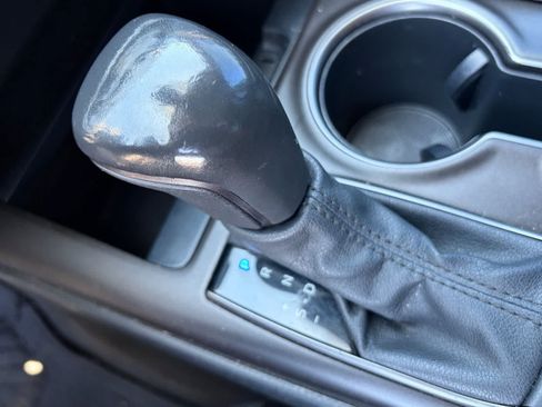 Used 2021 Toyota Camry SE w/ Carpet Mat Package (TMS) FWD image 15