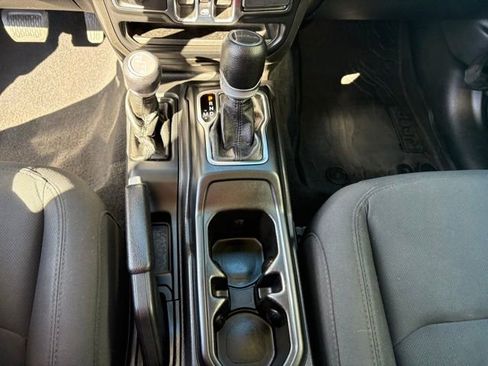 Used 2021 Jeep Gladiator Willys image 22