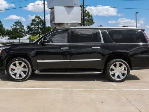 Used 2018 Cadillac Escalade ESV Luxury RWD image 10