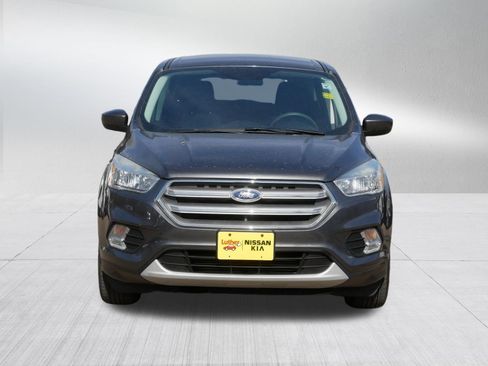 Used 2017 Ford Escape SE image 2