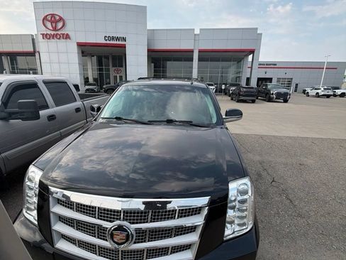 Used 2013 Cadillac Escalade Platinum AWD/4WD image 8