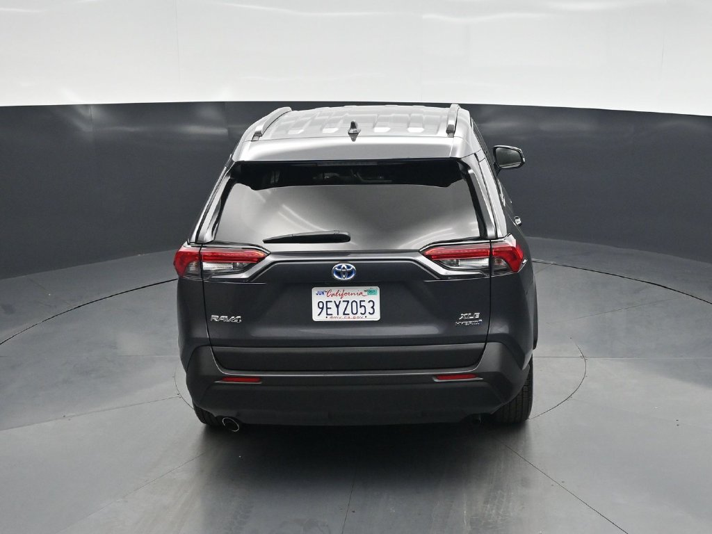 Used 2022 Toyota RAV4 XLE AWD/4WD image 40
