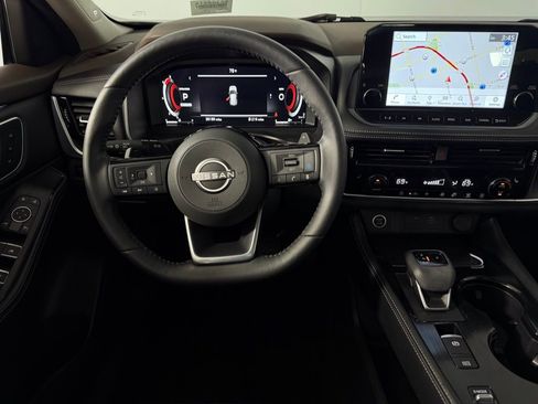 Used 2023 Nissan Rogue Platinum image 14