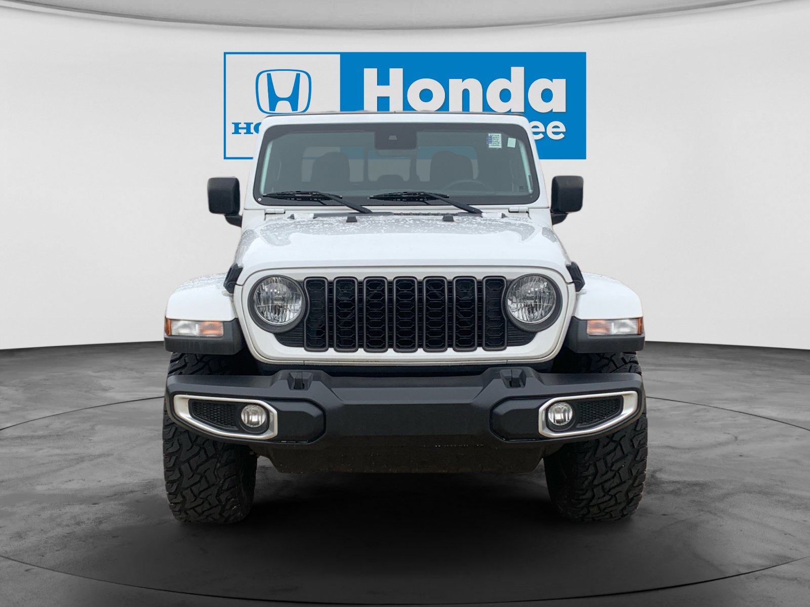 Used 2024 Jeep Gladiator Sport AWD/4WD image 2
