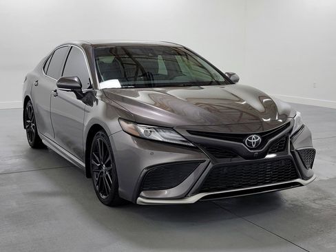 Used 2023 Toyota Camry XSE FWD image 2