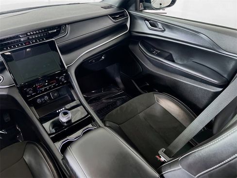 Used 2023 Jeep Grand Cherokee Altitude image 26