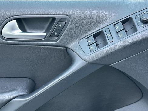 Used 2016 Volkswagen Tiguan S image 14