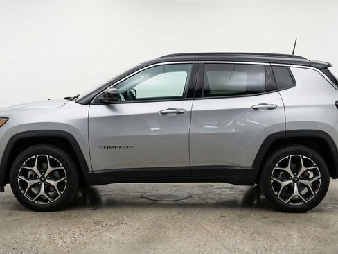 Used 2025 Jeep Compass Limited image 5