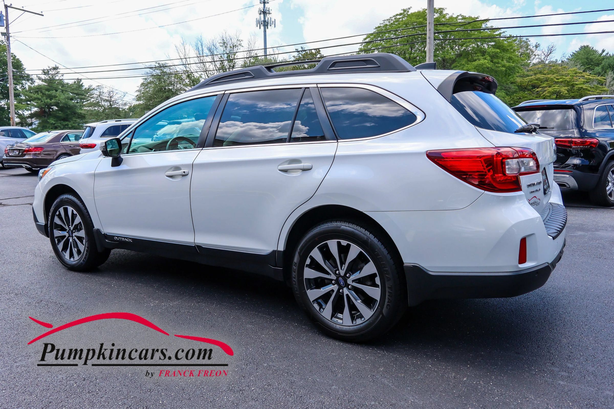 Used 2017 Subaru Outback 2.5i Limited AWD/4WD image 4