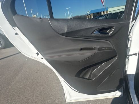 Used 2022 Chevrolet Equinox RS w/ Infotainment Package image 13