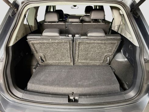 Used 2024 Volkswagen Tiguan SE FWD image 35