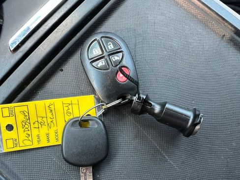 Used 2013 Toyota Sienna LE w/ Towing Pkg FWD image 26