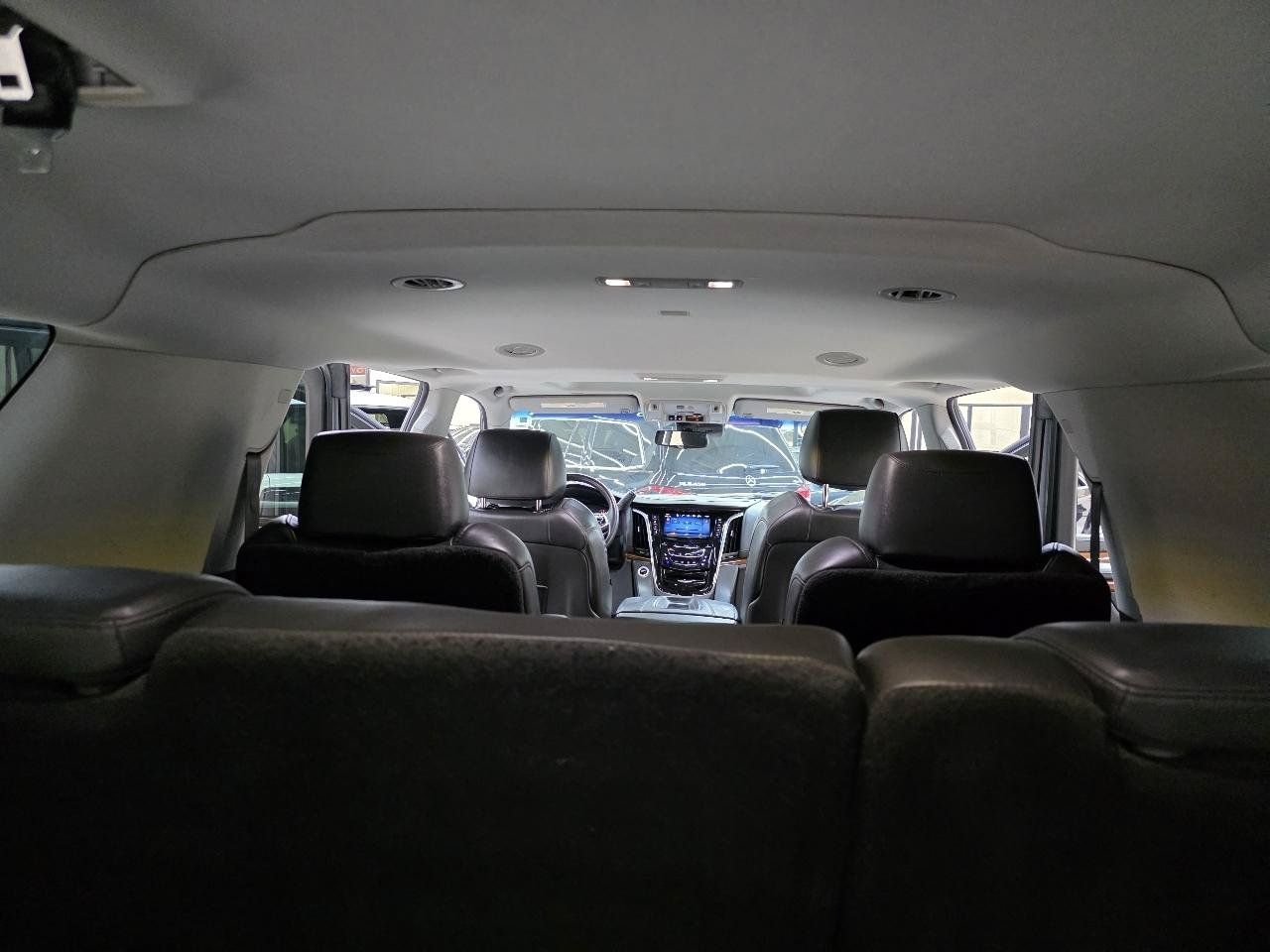 Used 2018 Cadillac Escalade ESV Luxury RWD image 14