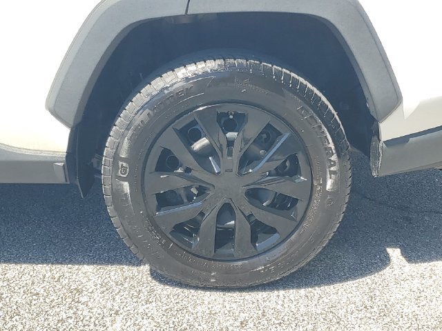 Used 2021 Toyota RAV4 LE FWD image 31
