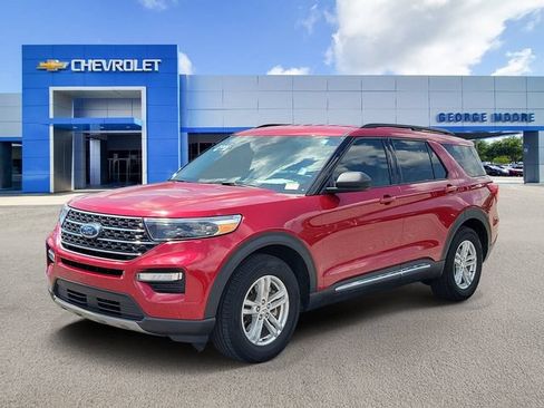 Used 2022 Ford Explorer XLT w/ Equipment Group 202A RWD image 2