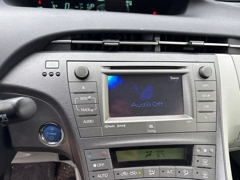 Used 2015 Toyota Prius Five FWD image 16