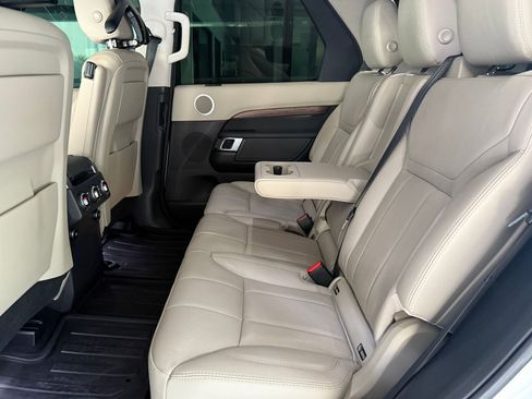 Used 2018 Land Rover Discovery HSE AWD/4WD image 14