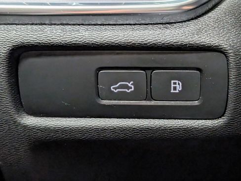 Used 2023 Volvo S60 T8 Core image 28