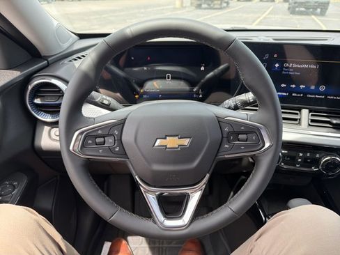 New 2026 Chevrolet Trax LT w/ Sunroof Package FWD image 15