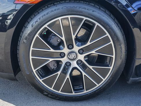 Used 2021 Porsche Taycan image 8