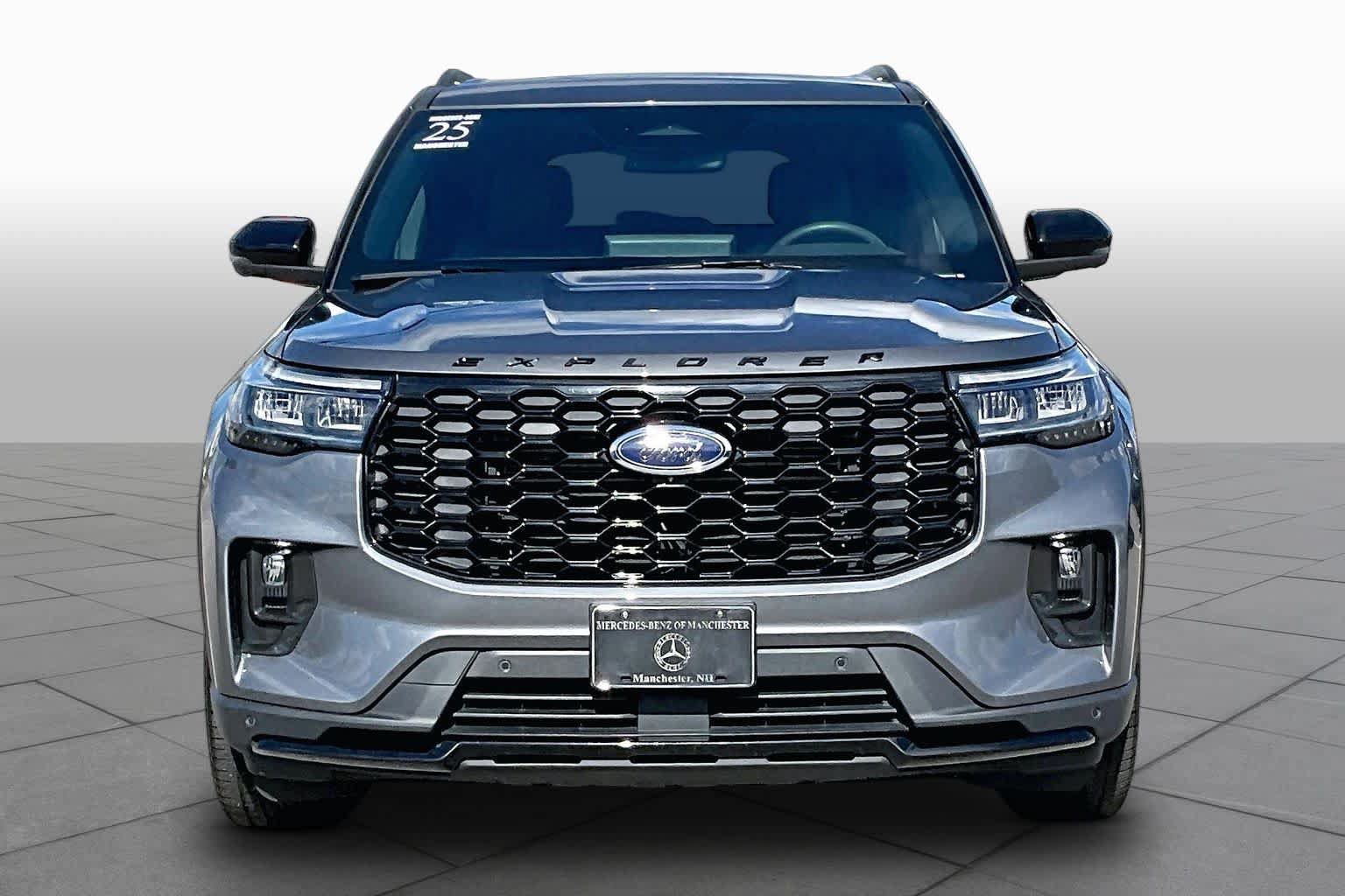 Used 2025 Ford Explorer ST-Line w/ Premium Package AWD/4WD image 4