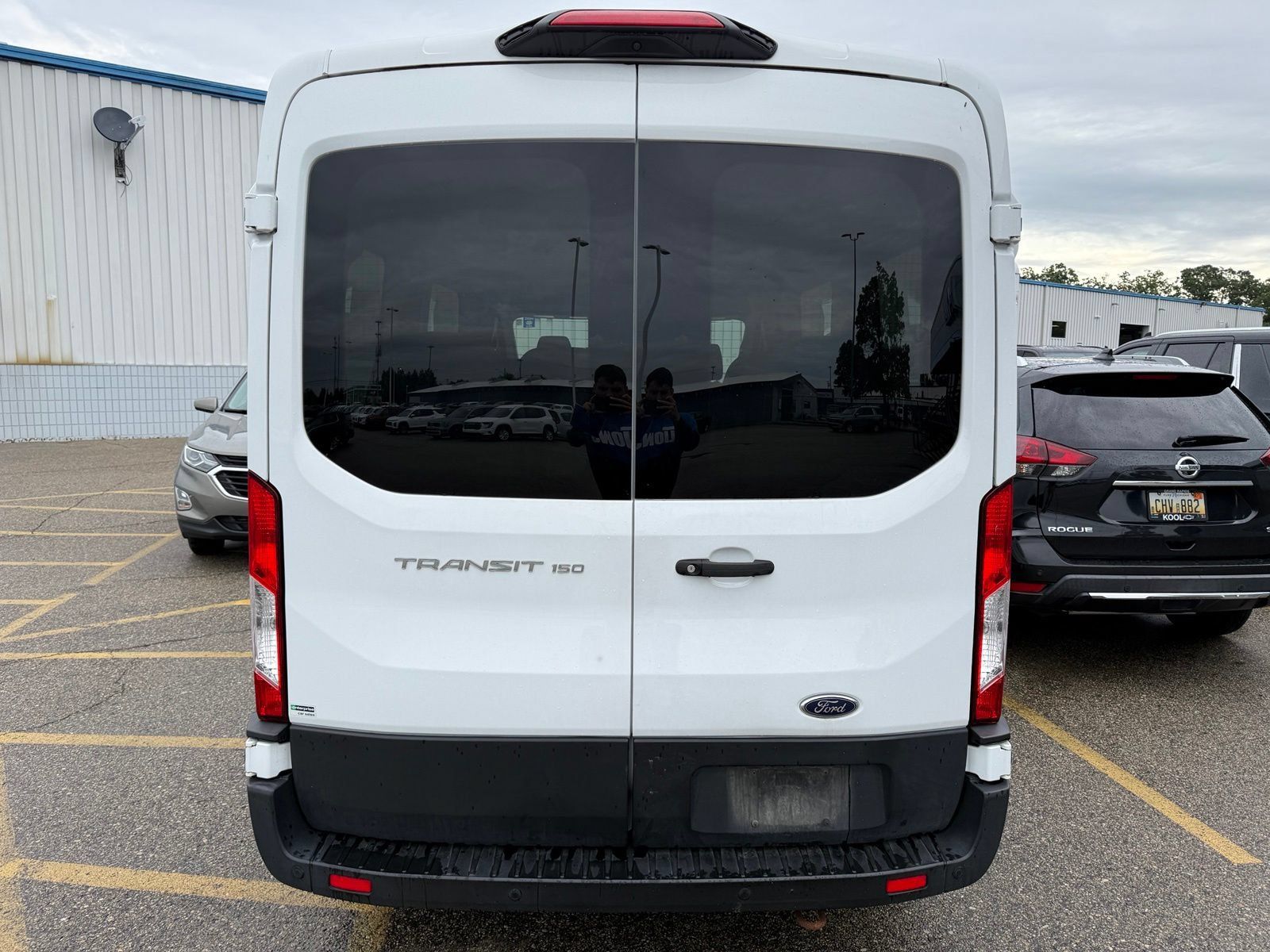 Used 2019 Ford Transit 150 XLT RWD image 3